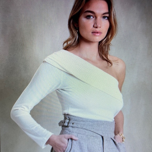 Banana Republic Soft Luxe One-Shoulder Ivory Top Sz M NWT - Picture 1 of 4